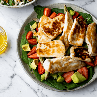 Chicken & Haloumi Salad with Spinach, Strawberries & Asparagus